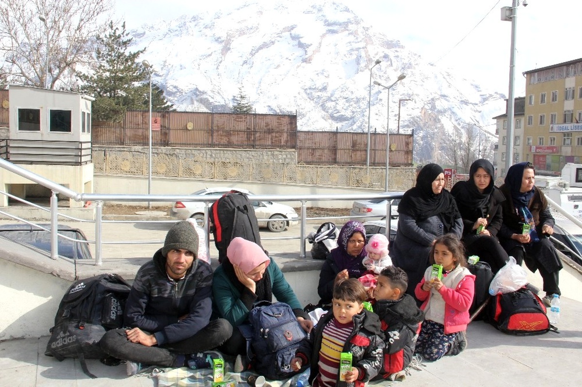 İran Üzerinden 50 Afganistanlı Hakkari\'ye Geldi
