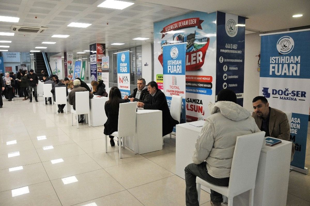 İş Arayan ile İşveren Gaziosmanpaşa\'daki İstihdam Fuarı\'nda Bir Araya Geldi