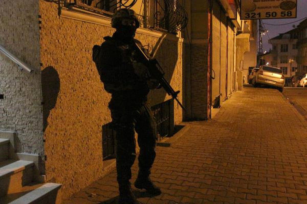 İstanbul\'da Eş Zamanlı Polis Operasyonu