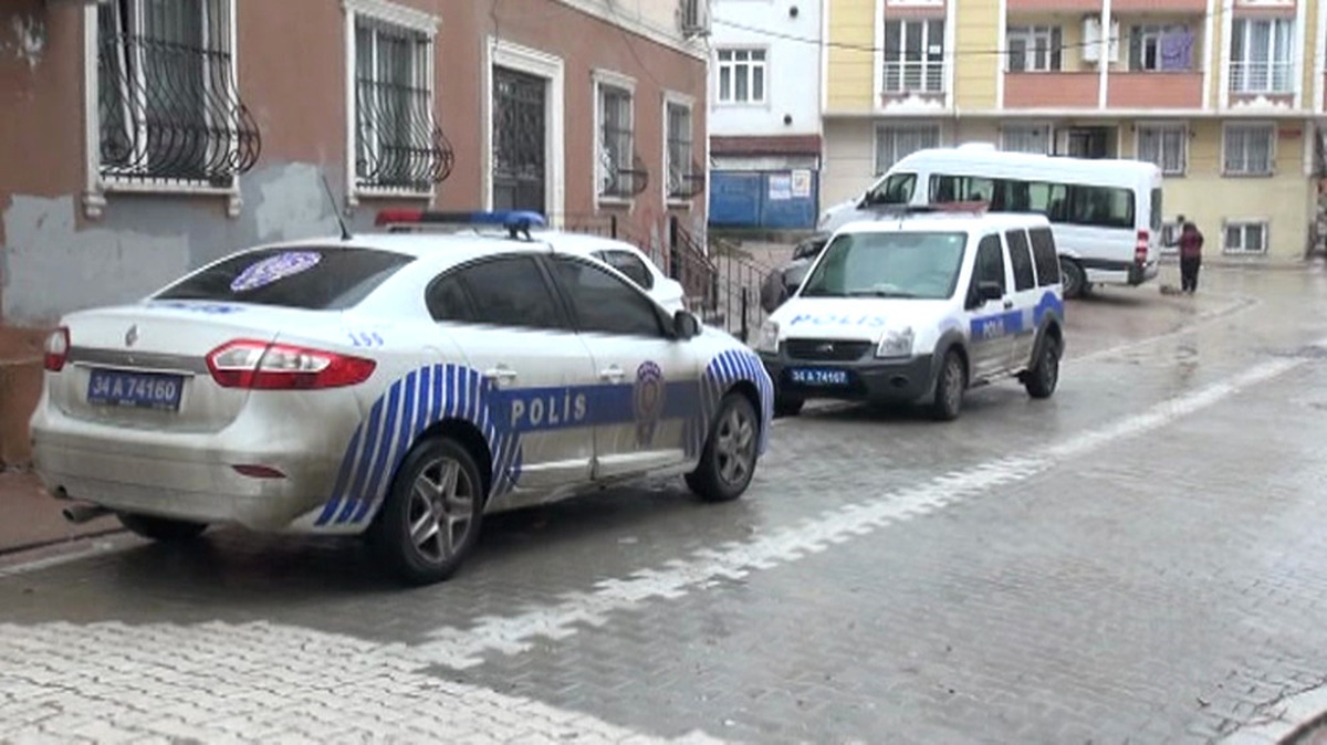 Istanbul\'da Vahşet: Boğazı Kesilerek Öldürüldü