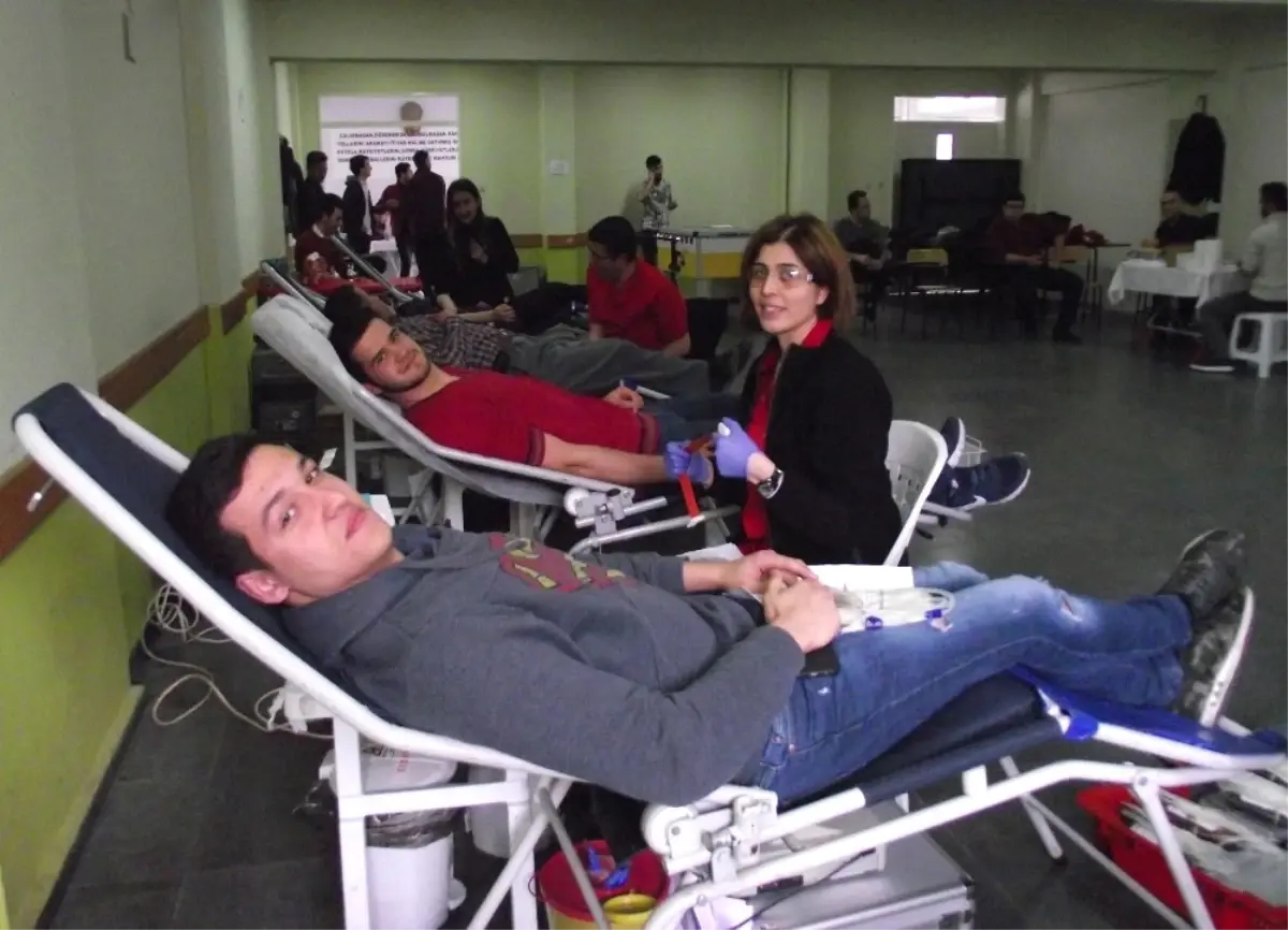 Karacabey Meslek Yüksekokulu Kızılay\'a Kan Bağışında Bulundu