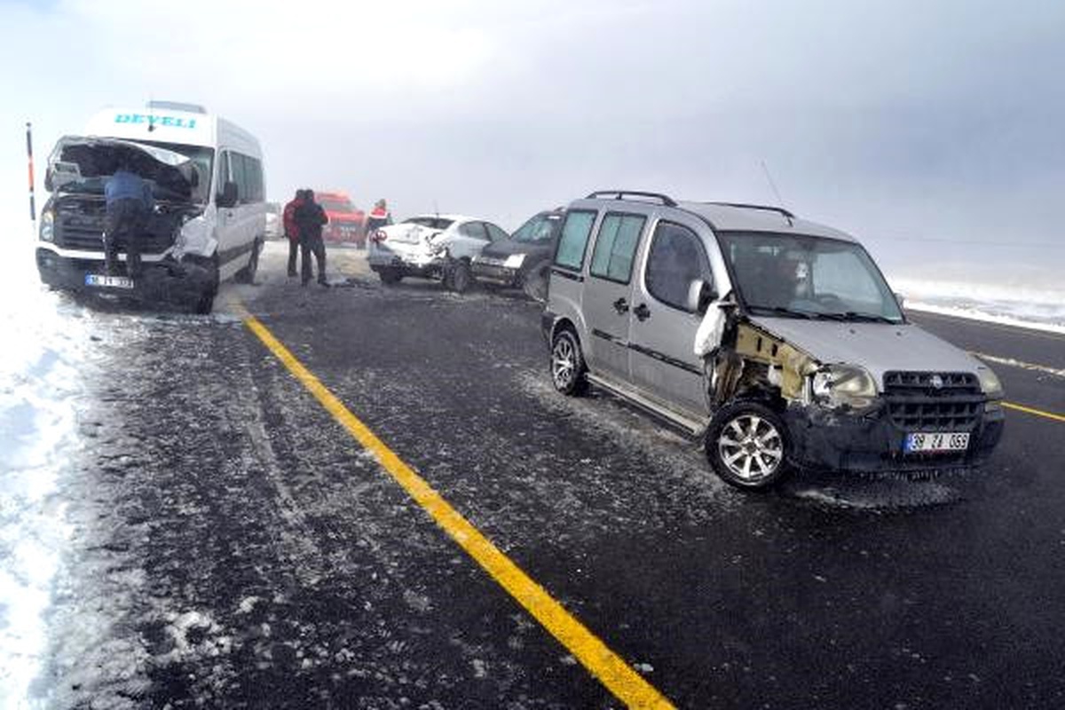 Kayseri\'de Tipide Zincirleme Kaza: 15 Yaralı