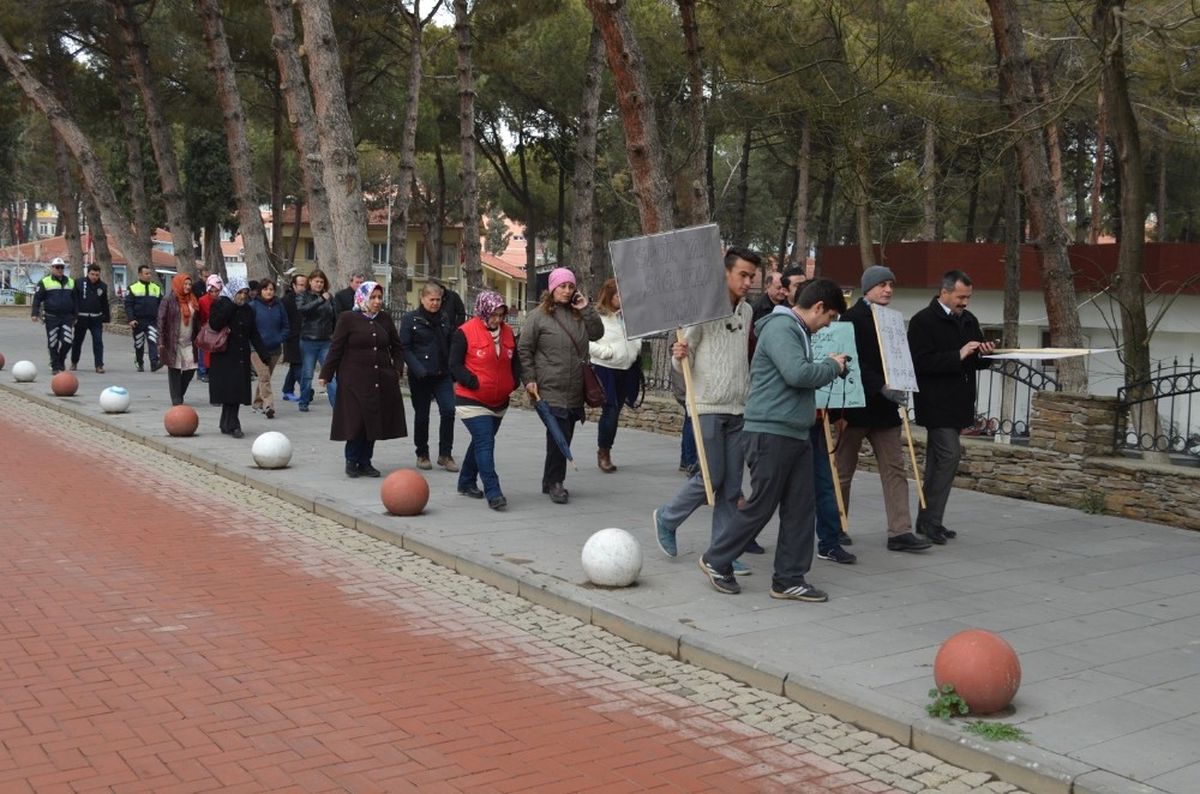 Kula\'da Tıp Bayramı Yürüyüşü