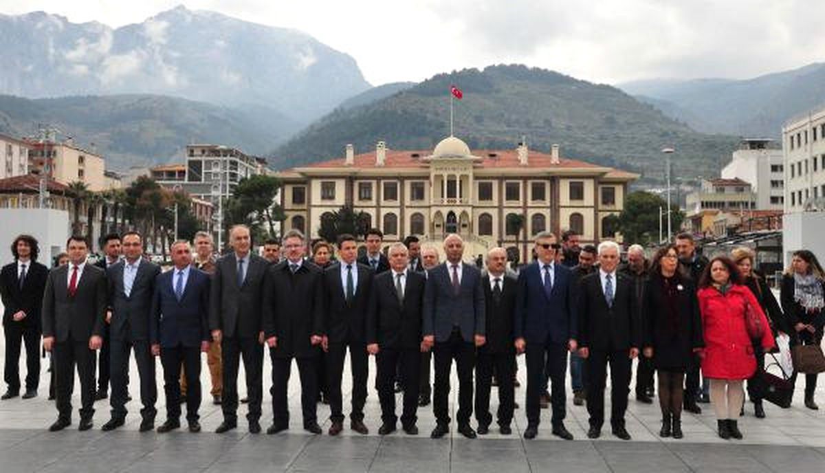 Manisa\'da Doktorlardan Sağlık Sistemine Eleştiri