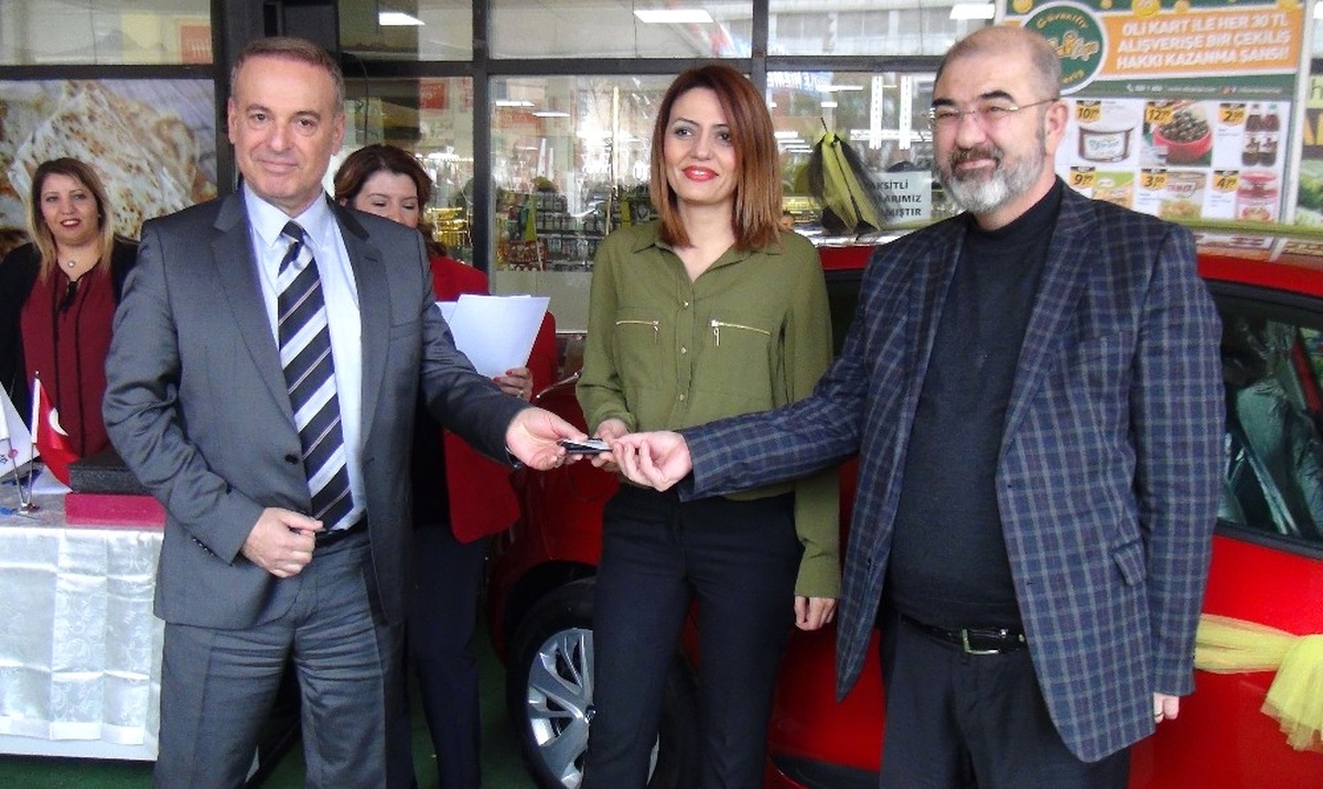 Marketten 30 TL\'lik Alışverişe Otomobil Kazandı