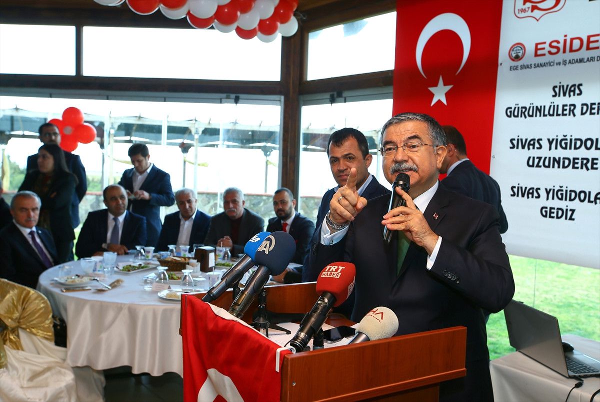 Milli Eğitim Bakanı Yılmaz, İzmir\'de