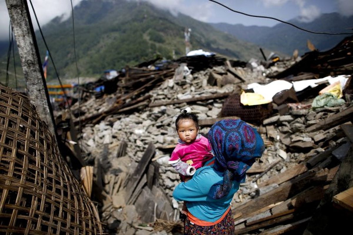 Nepal\'de Depremzedelerin Yaşadığı Kamp Dağıtıldı