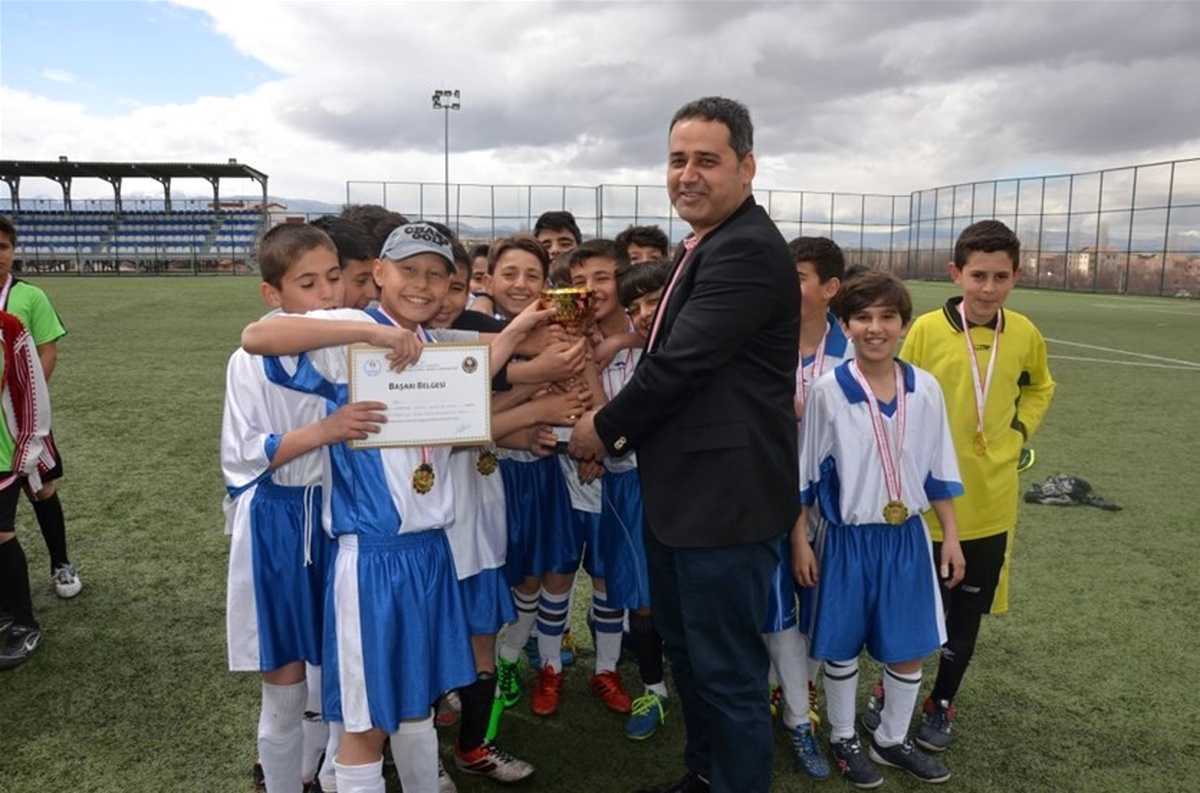 Okullar Arası Küçük Erkekler Futbol Müsabakaları Sona Erdi