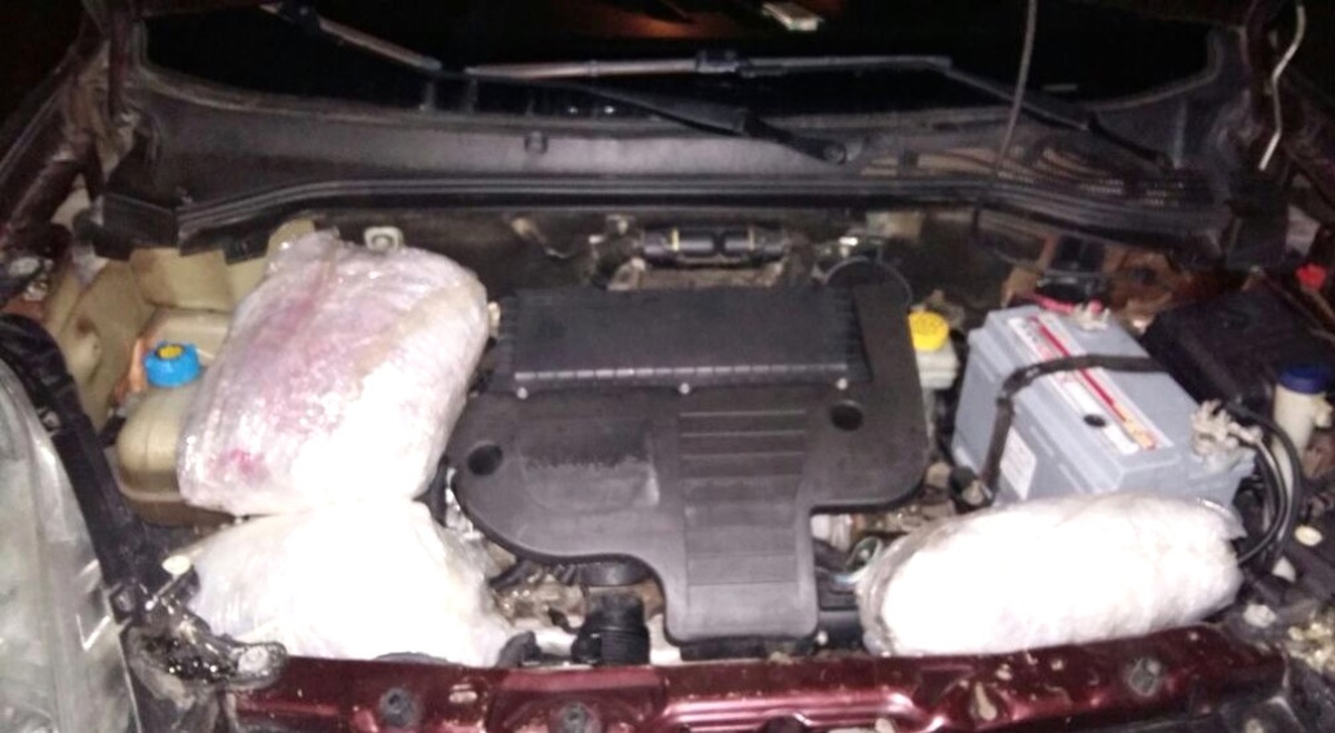 Otomobilin Motorunda Uyuşturucu Çıktı