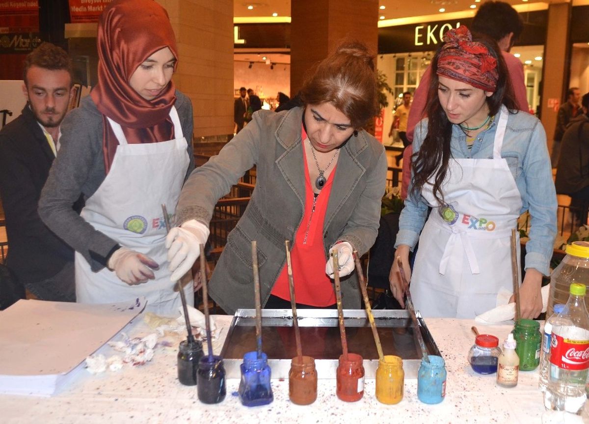 Piazza\'da Ebru Atölyesi Düzenlendi