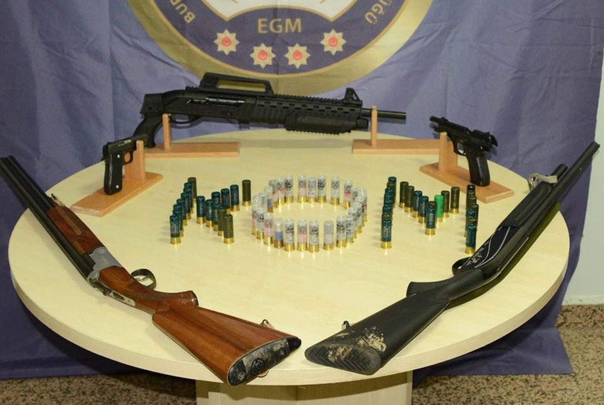 Ruhsatsız Silah Satıcılarına Operasyon: 15 Gözaltı