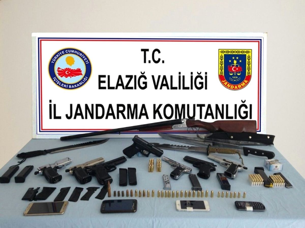 Silah ve Mühimmat Kaçakçılarına Baskın: 3 Gözaltı