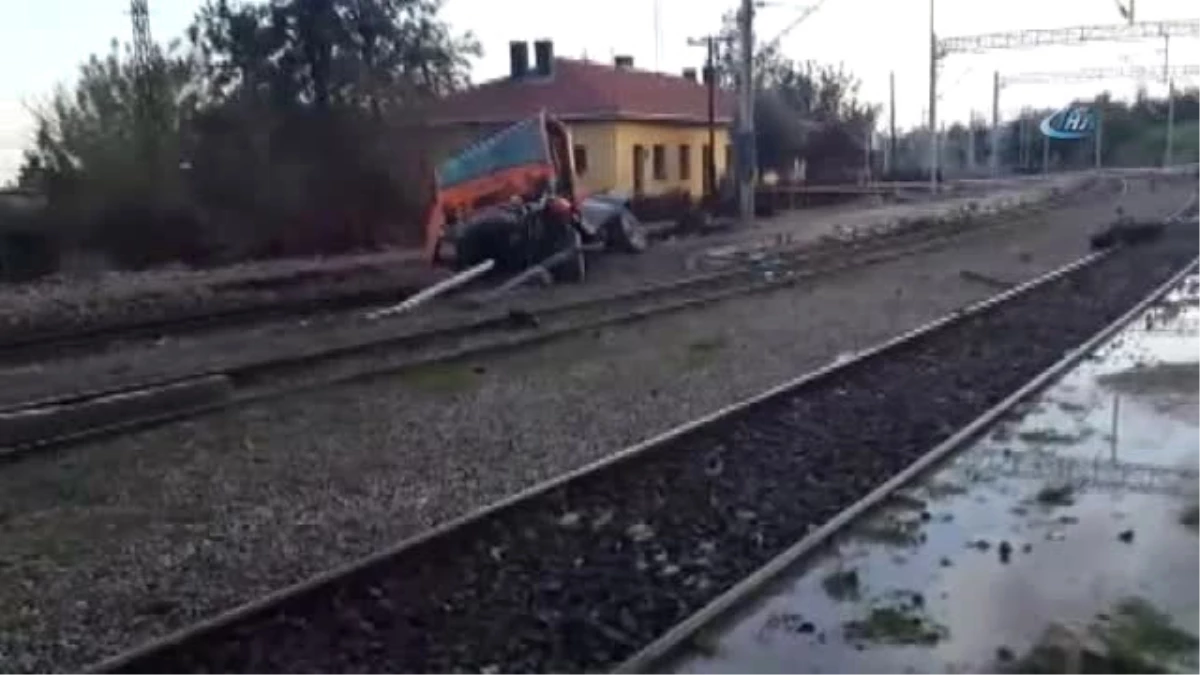 Tren Kazası: 3 İşçi Hayatını Kaybetti