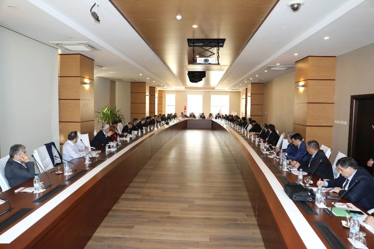 Türk Yükseköğretim Kurumlarında Suriyeli Öğrenciler" Konferansına Rektör Karacoşkun\'da Katıldı
