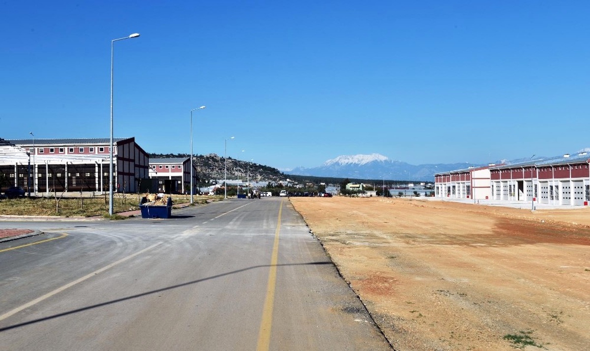 Varsak Sanayi Sitesi\'nin Yolları Asfaltlanıyor