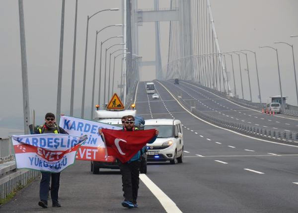 3 Arkadaştan \'Kardeşliğe Evet Yürüyüşü\'