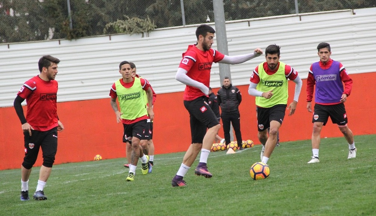 Adanaspor\'da Akhisar Belediyespor Maçı Hazırlıkları Sürüyor