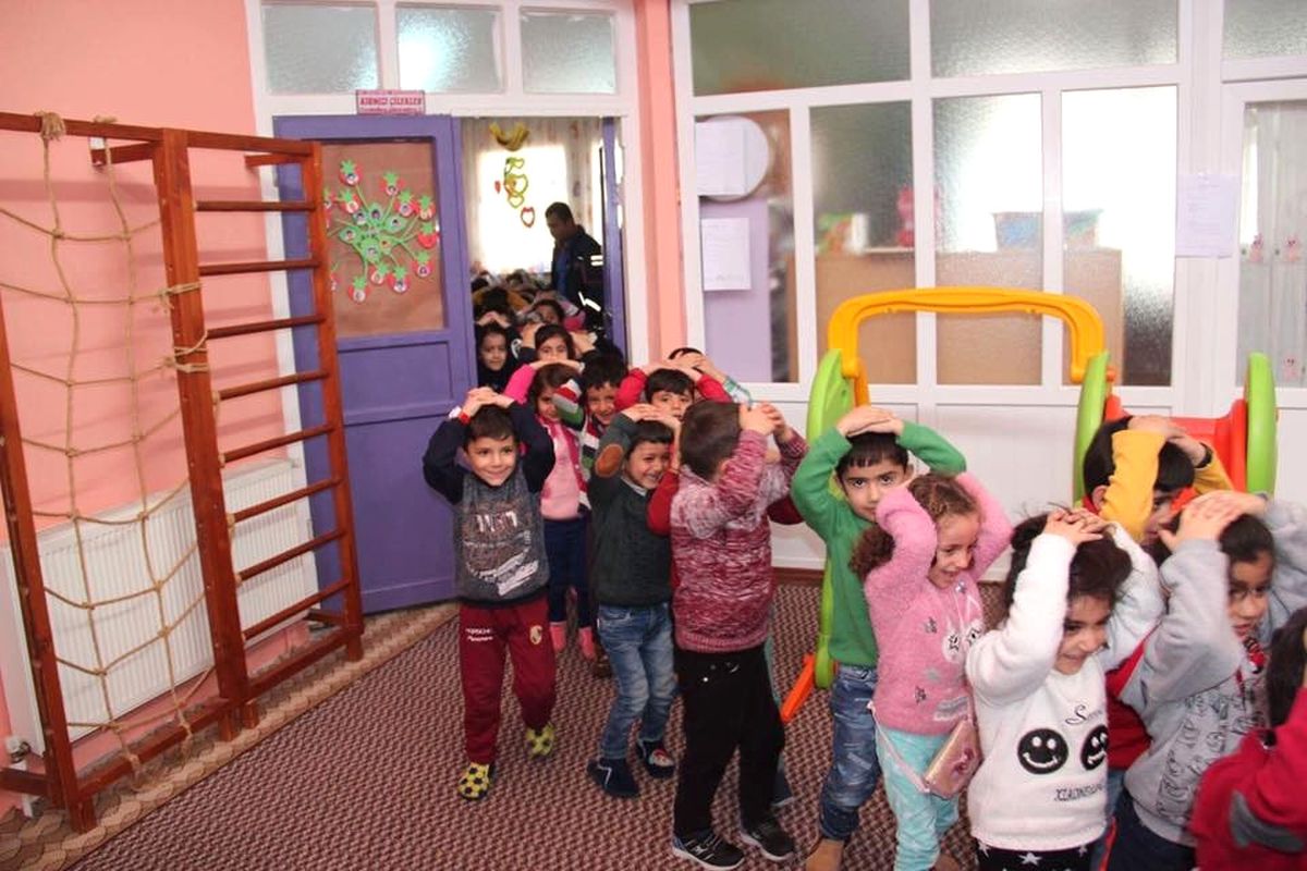 Afete Hazır Okul" Kapsamında Öğrenciler Bilgilendiriliyor