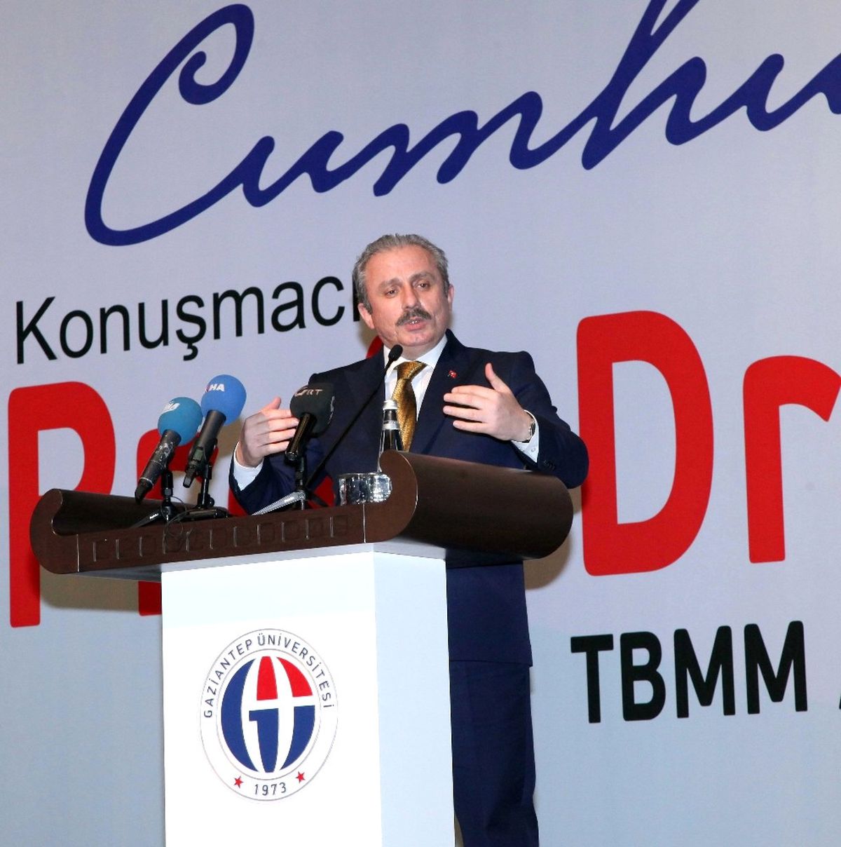 Ak Partili Şentop: Barolar Birliği Başkanı Sahtekarlıktan Vazgeçmeli
