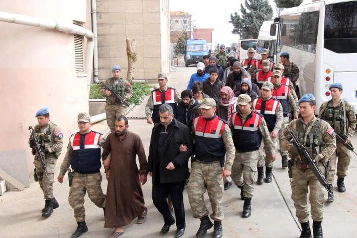 Akçakale\'de Deaş Şüphelisi 16 Yabancı Adliyede