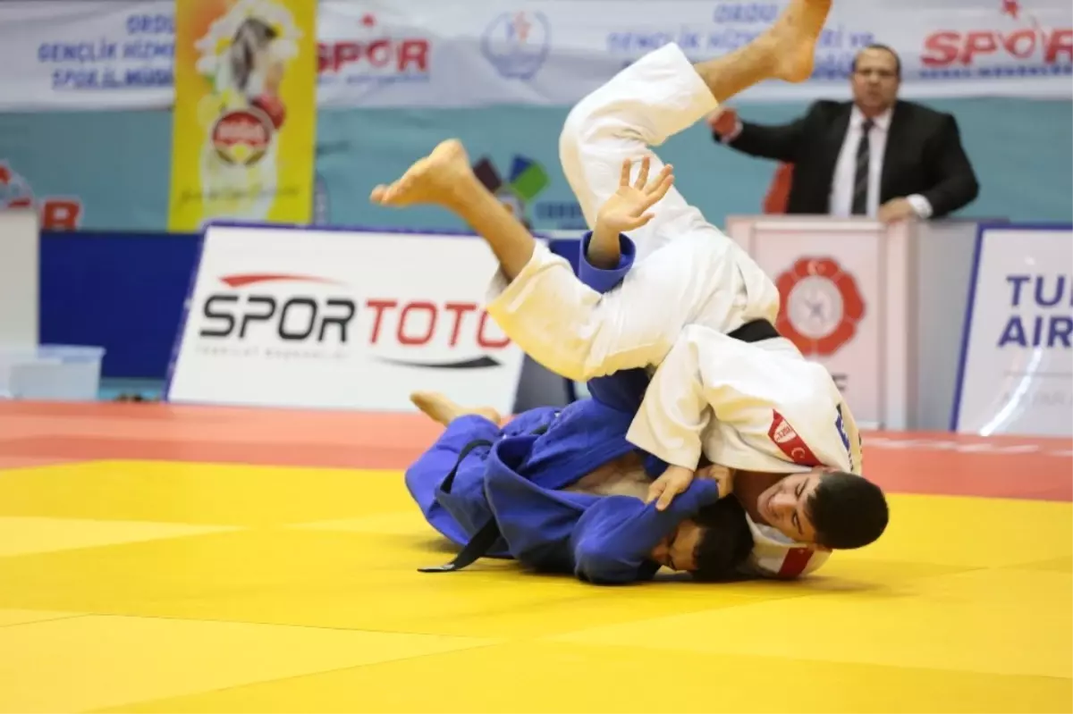 Anadolu Yıldız Judo Finalleri Ünye\'de Yapılacak