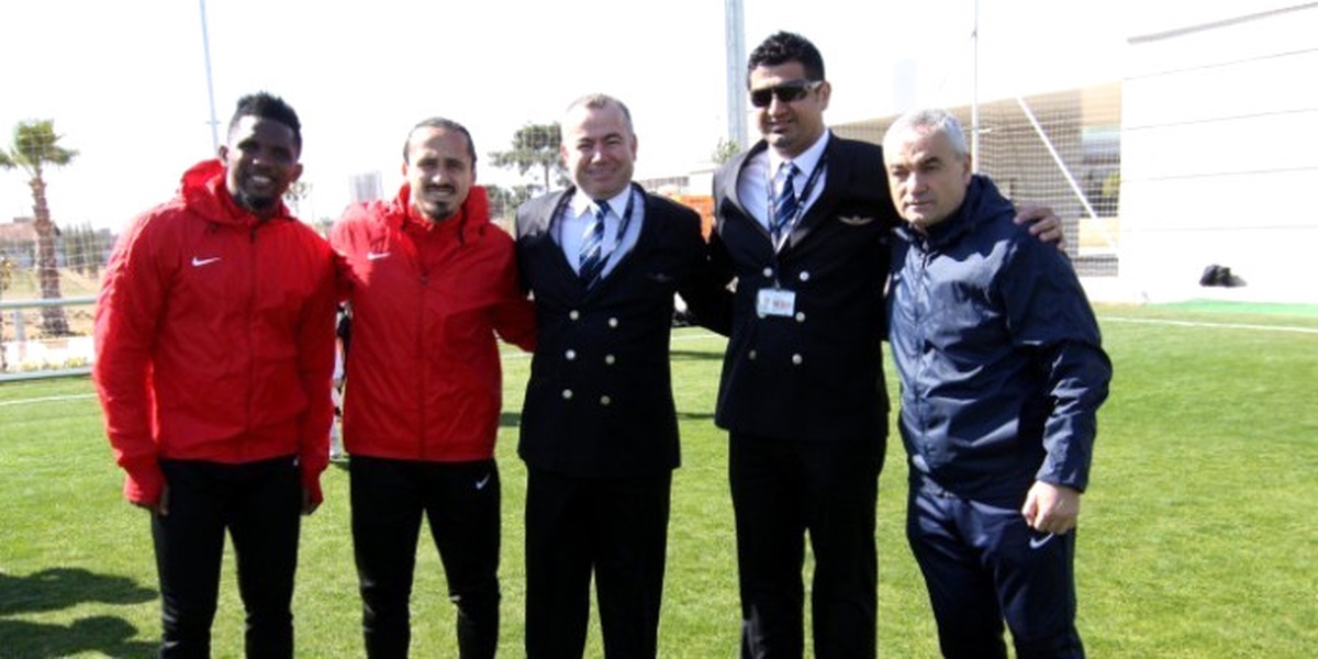 Antalyaspor\'u Uçuran Pilotlar Sahaya İndi