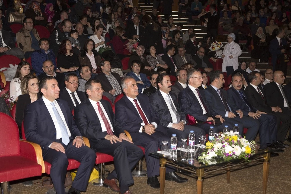 Atatürk Üniversitesi\'nde 14 Mart Tıp Bayramı ve Geleneksel Önlük Giydirme Töreni