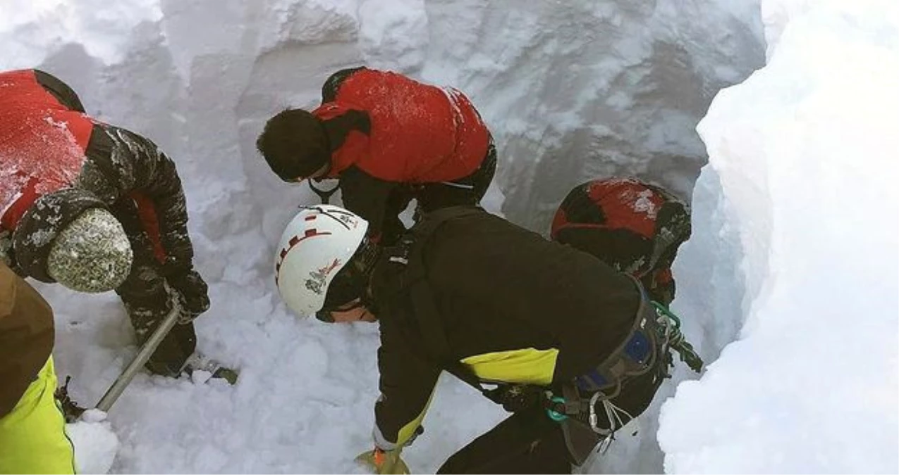 Avusturya\'da Kayak Merkezine Çığ Düştü: 3 Ölü