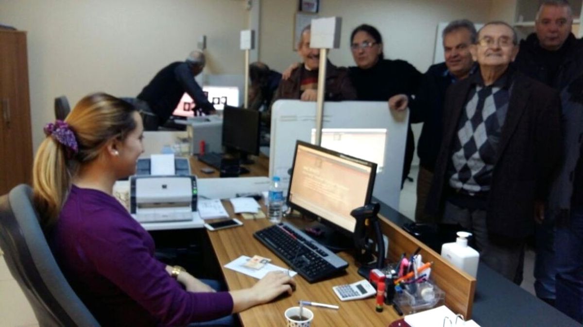 Ayvalıklı Muhtarlar Çipli Nüfus Cüzdanı İçin Topluca Başvuru Yaptı