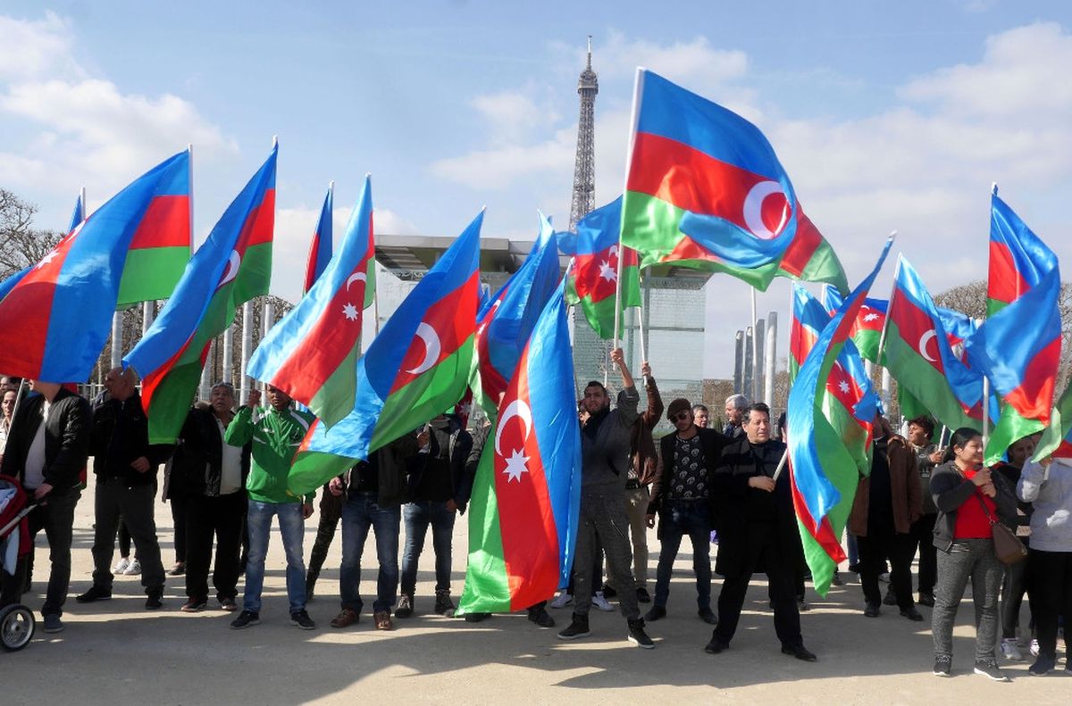 Azerbaycan Vatandaşlarından Paris\'te Protesto
