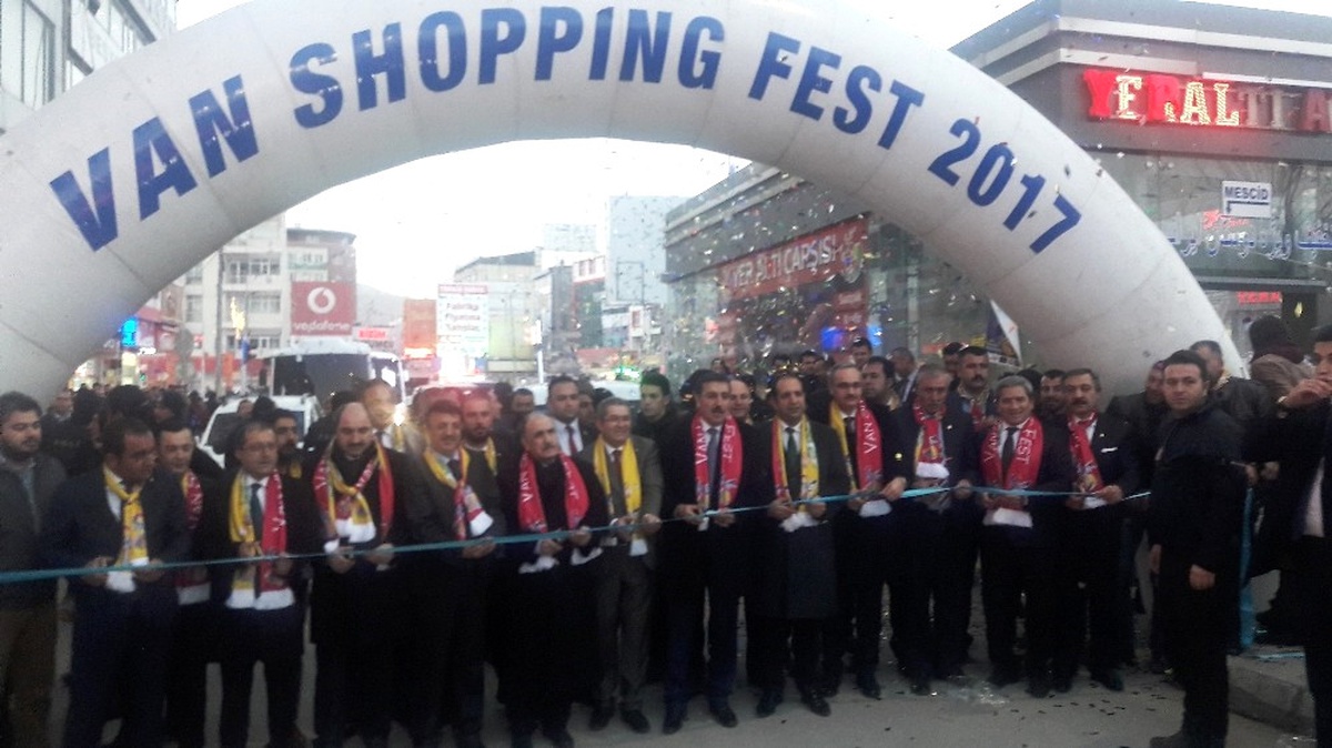 Bakan Tüfenkci \'Shopping Fest\'in Açılışını Yaptı