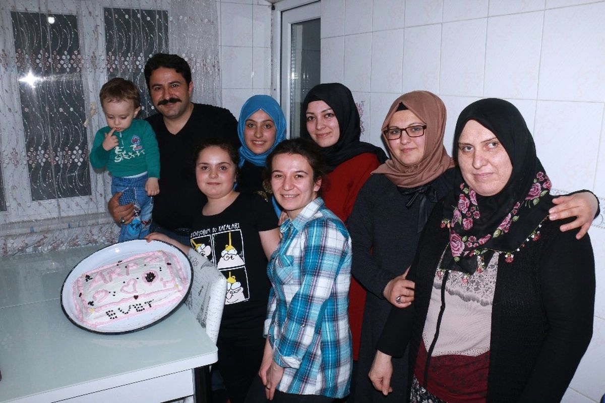 Başkan Kalın\'a \'Evet\' Yazılı Pasta Sürprizi