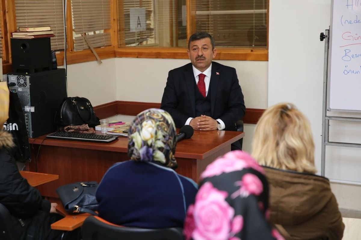 Başkan Karabacak, Velilere Yeni Anayasa ve Partili Cumhurbaşkanlığı Sistemini Anlattı