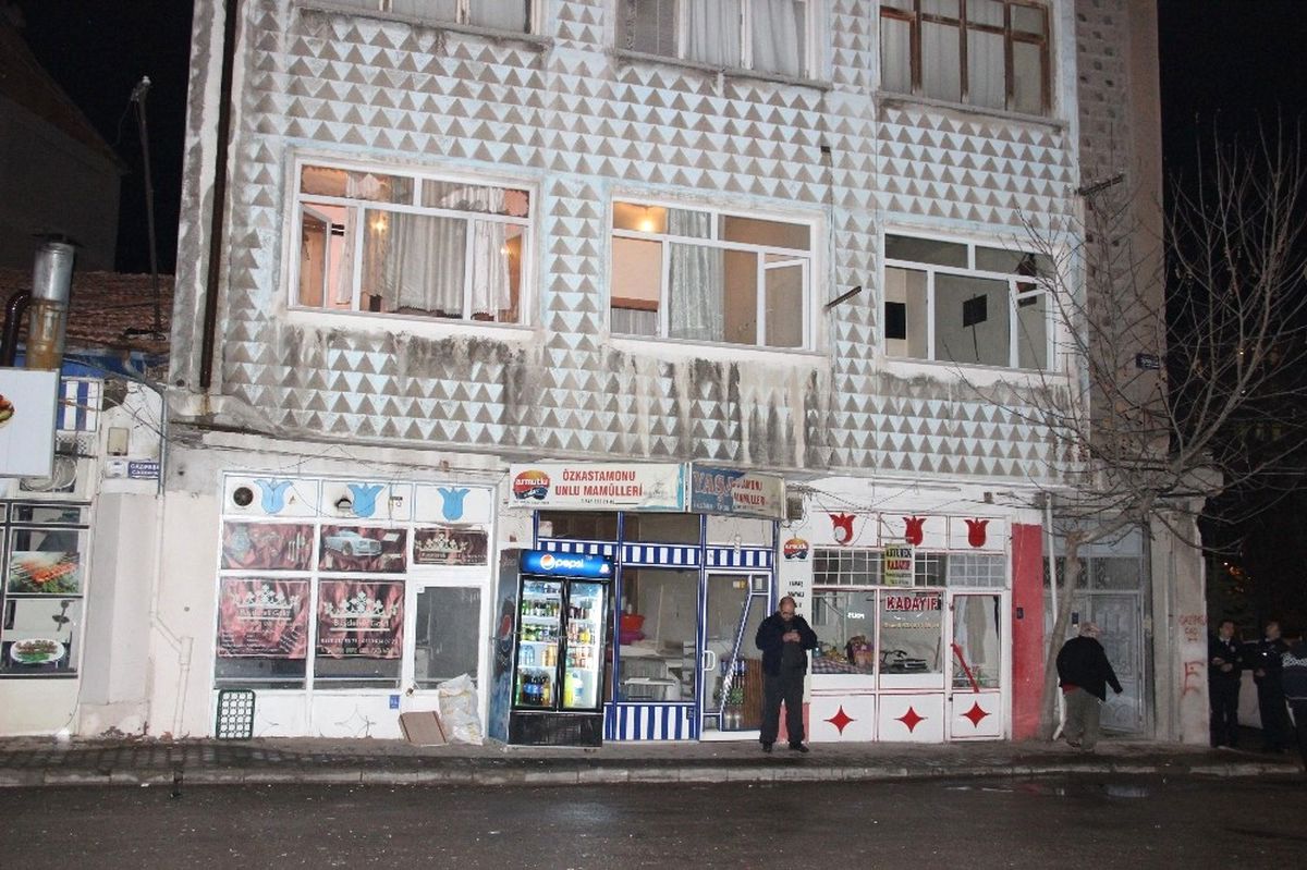 Benzin Dökülen Soba Patladı: 3 Yaralı