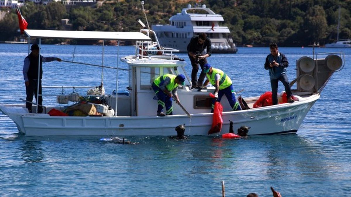 Bodrum\'da Kıyı Temizliği