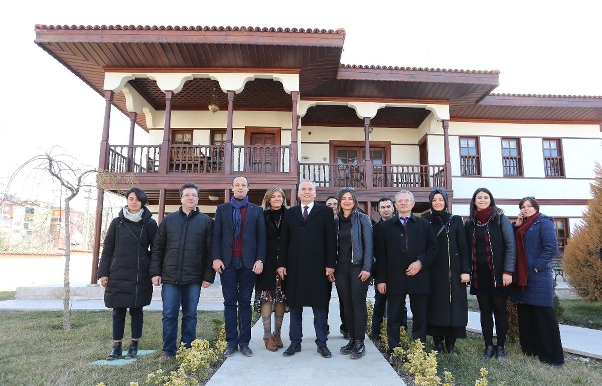 Büyükşehir ile Tarihi Sokak Dokusu Yaşatılıyor