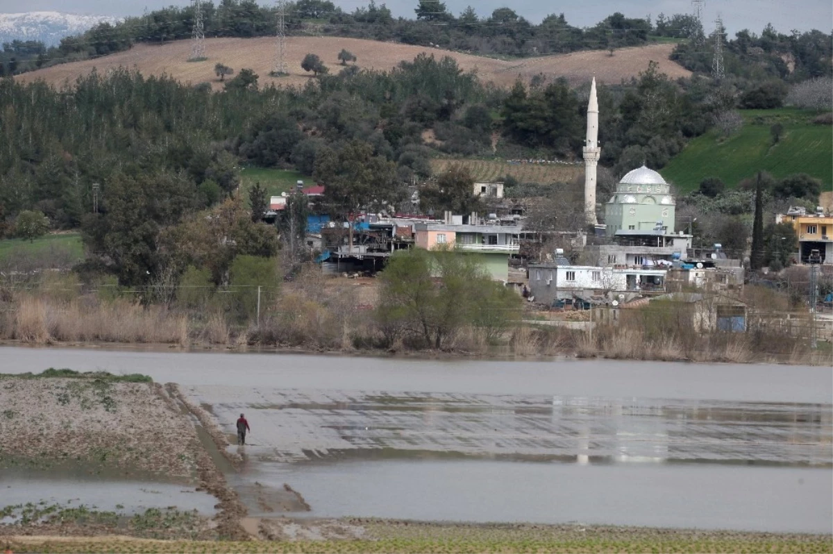 Çakıt Deresi Taştı, Bin Dönüm Arazi Sular Altında Kaldı