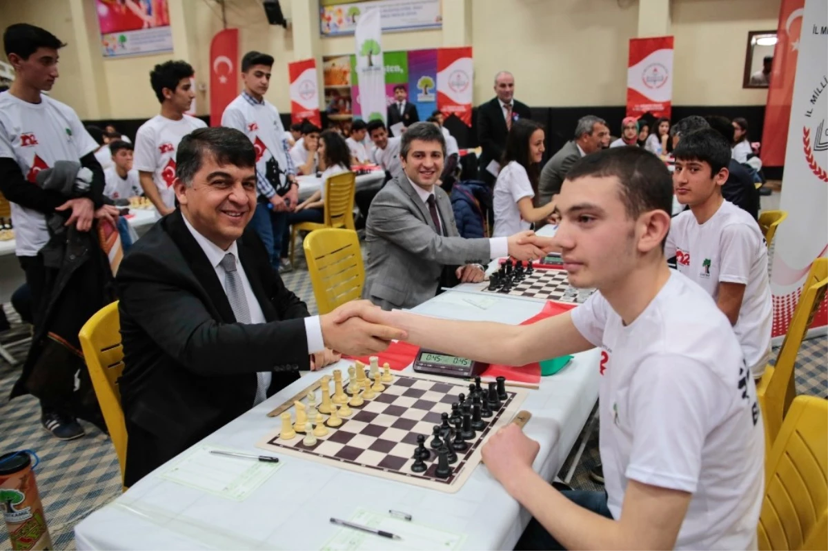 Çanakkale Şehitleri Anısına Satranç Turnuvası Düzenlendi