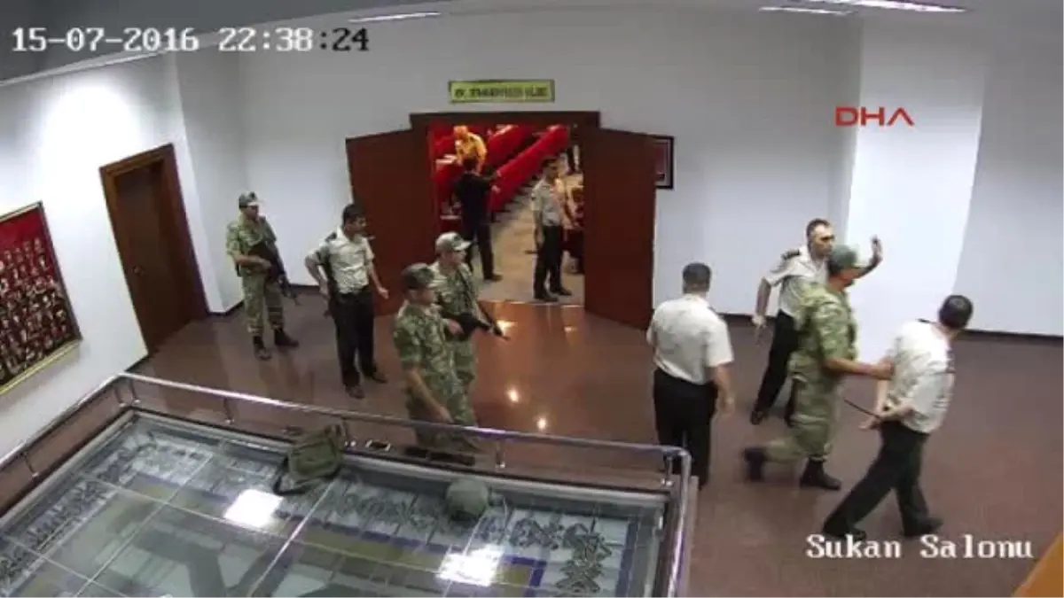 Darbe Gecesinin Çarpıcı Kareleri