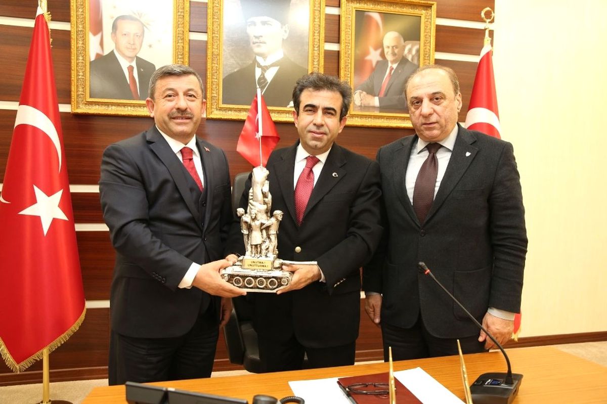 Darıca Protokolü, Vali Güzeloğlu\'nu Ziyaret Etti