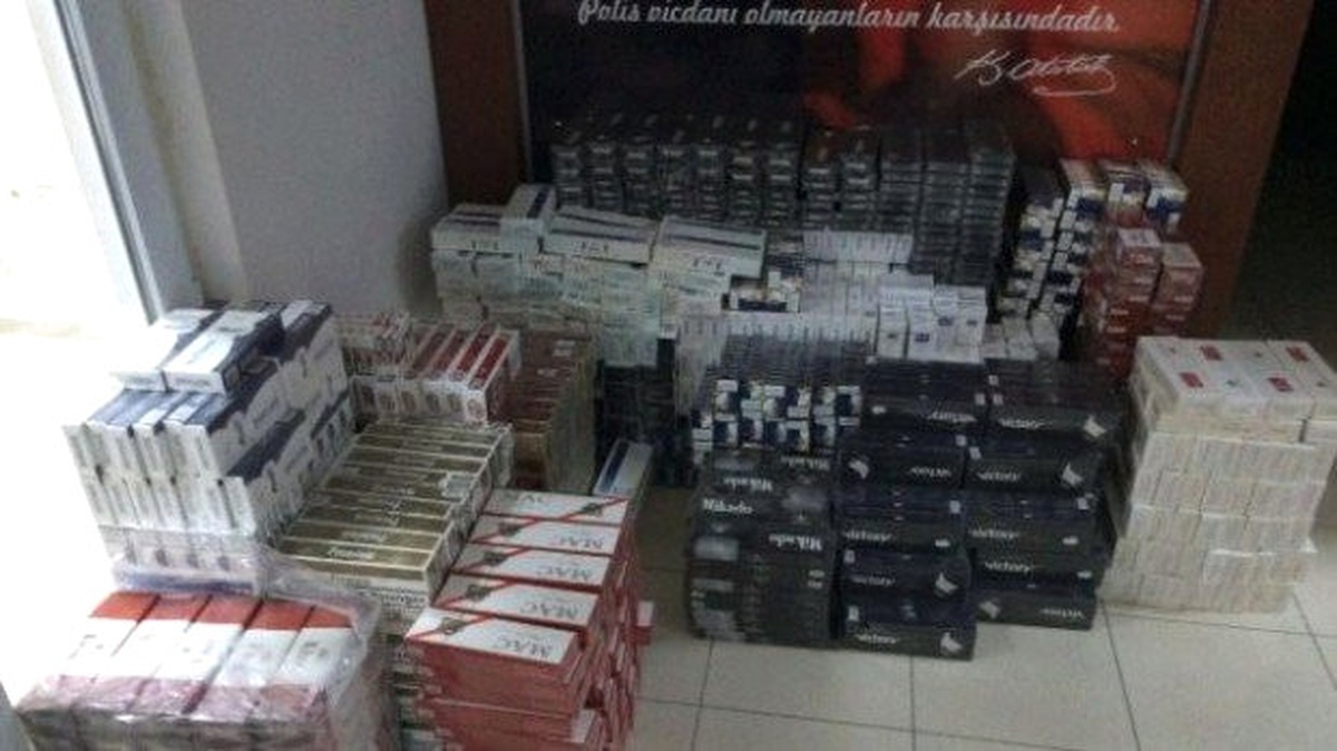 Dha İstanbul- Fatih\'te Kaçak Sigara ve Puro Operasyonu