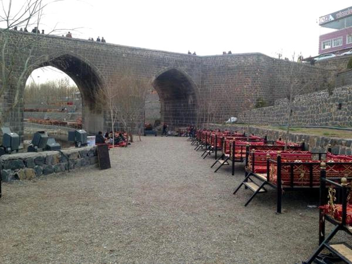 Dha Yurt: Tarihi On Gözlü Köprü\'nün İki Gözünü İzinsiz Doldurdular