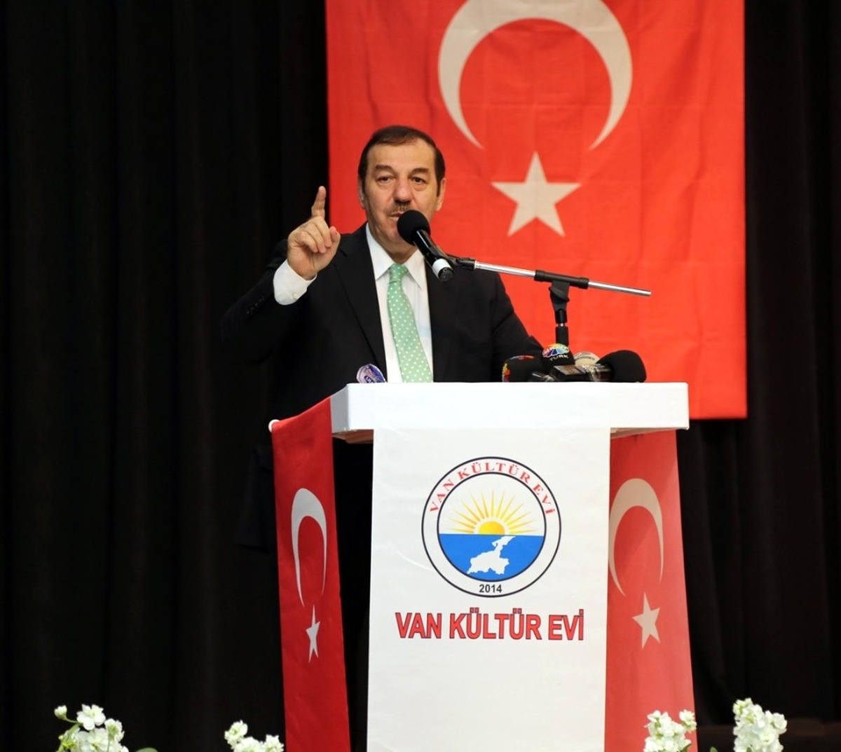 Esenyurt\'taki Van Kültür Evi\'nden Demokrasi Gecesi
