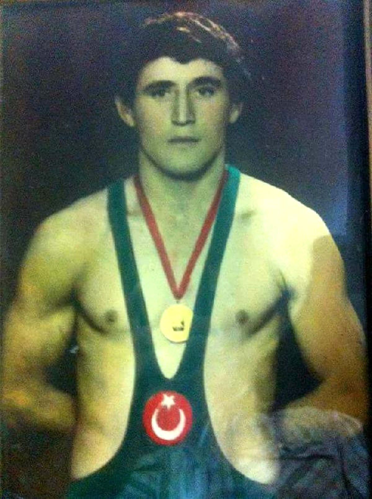 Eski Milli Güreşçi Nadir Uzunoğlu Toprağa Verildi