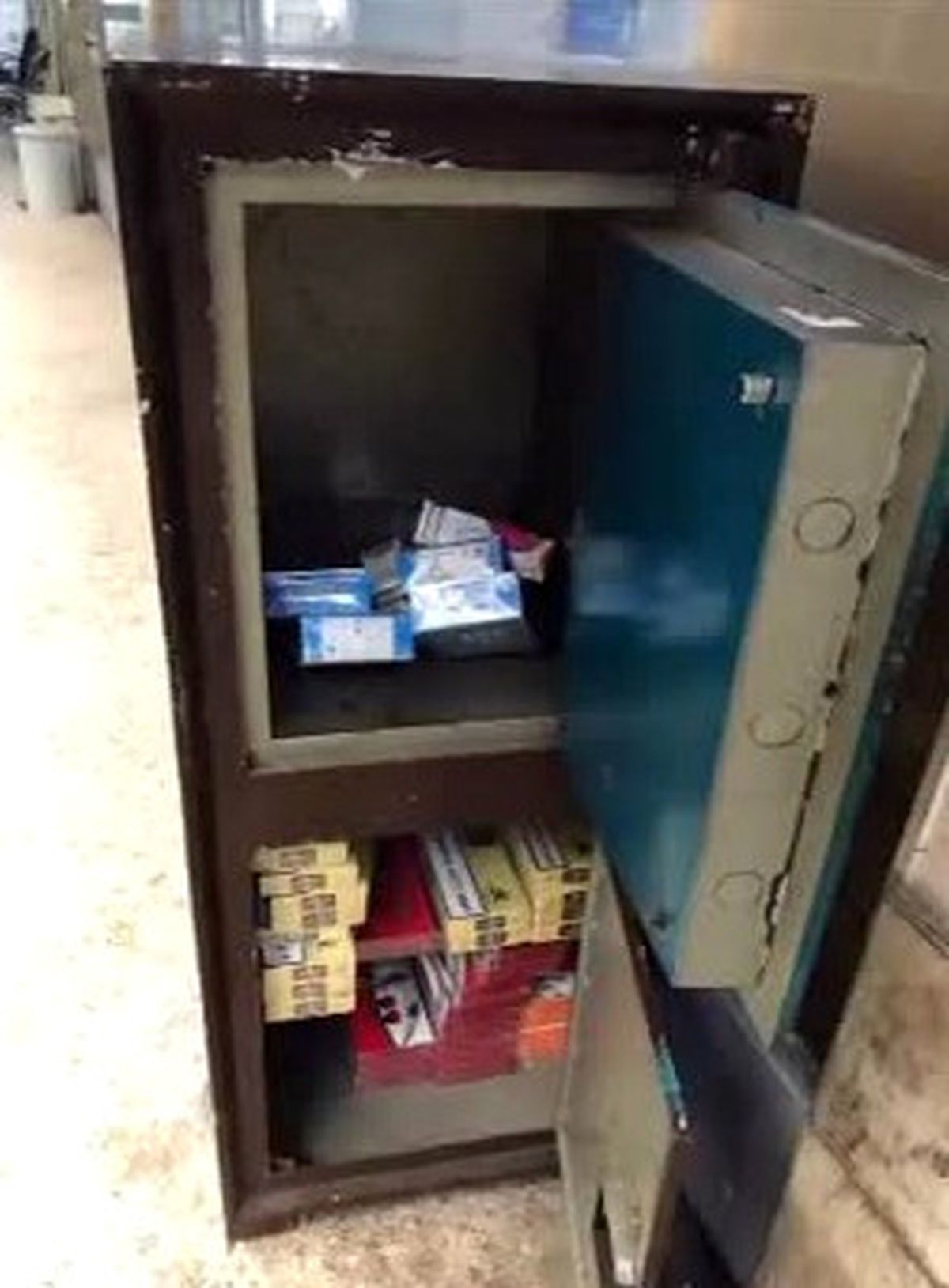 Fatih\'te 16 Bin Paket Kaçak Sigara Ele Geçirildi