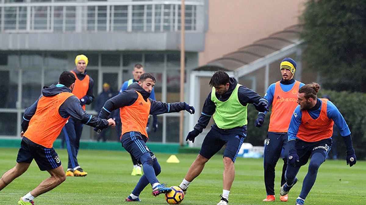 Fenerbahçe, Konyaspor\'a Videolu Analiz ile Hazırlanıyor