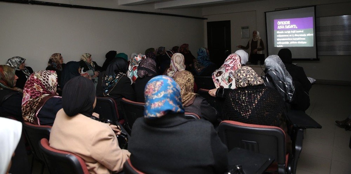 Gölbaşı\'nda Öfke Kontrolü Semineri Verildi