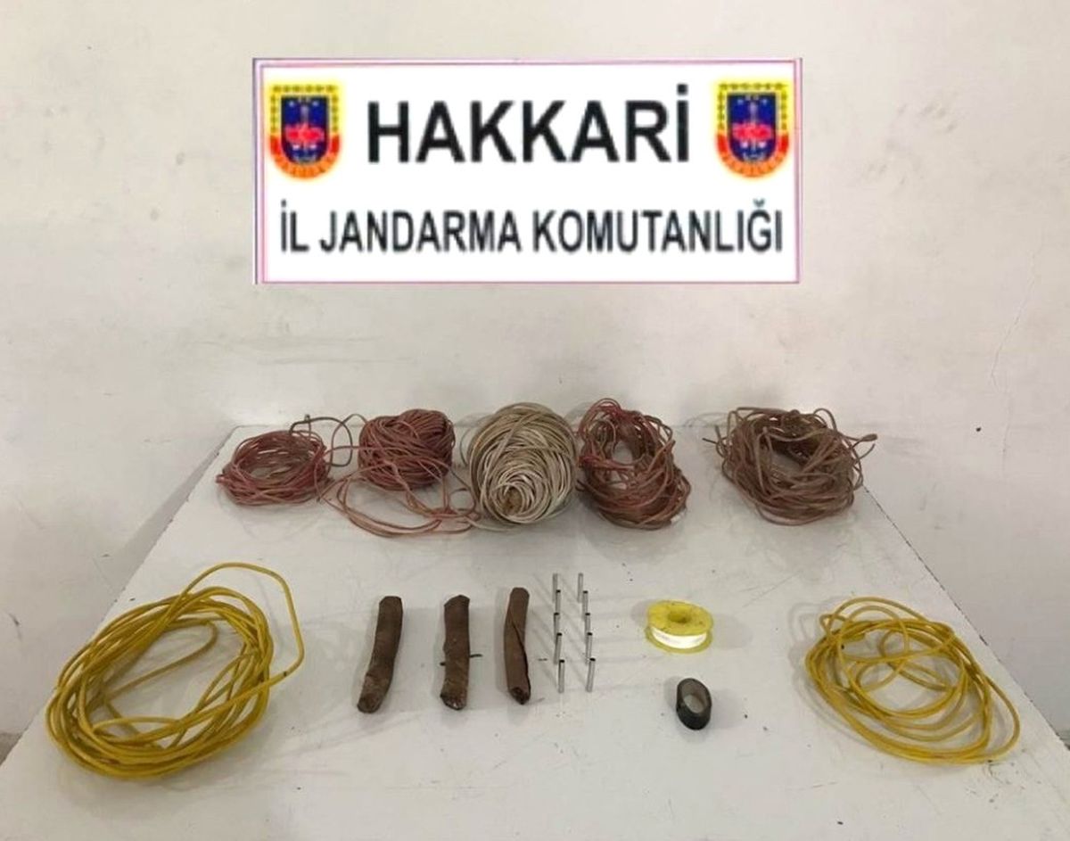 Hakkari\'de Eyp Malzemeleri Ele Geçirildi