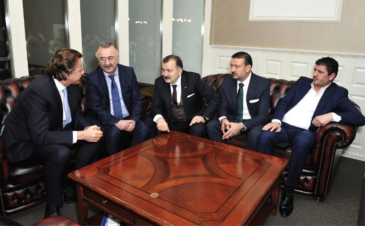 Hollanda Dışişleri Bakanı Koenders\'den Türk Şirketine Ziyaret