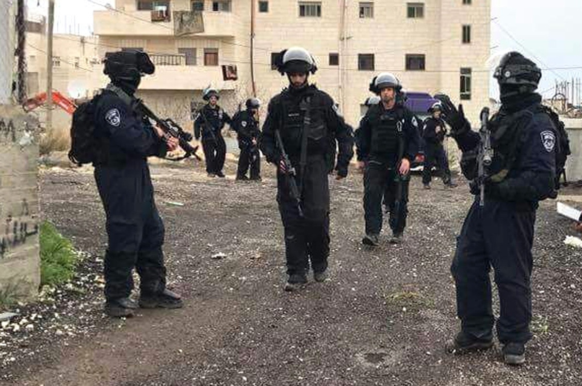 Israil Askerleri 36 Filistinliyi Gözaltına Aldı